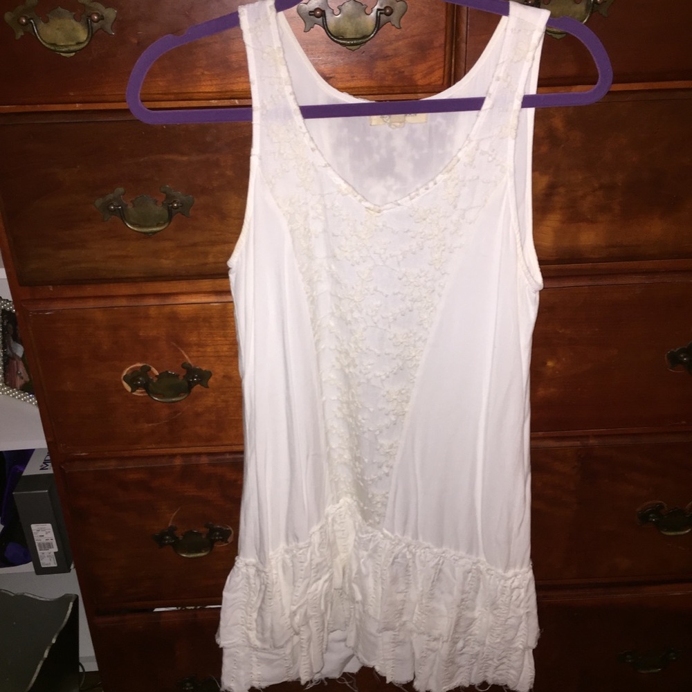White ruffle and lace dress. XS
